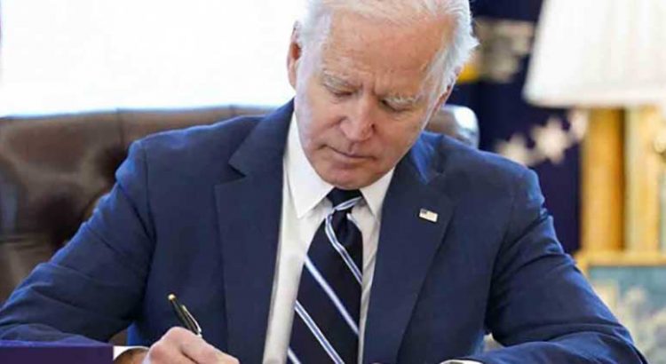 Evalúa Biden declarar emergencia de salud pública