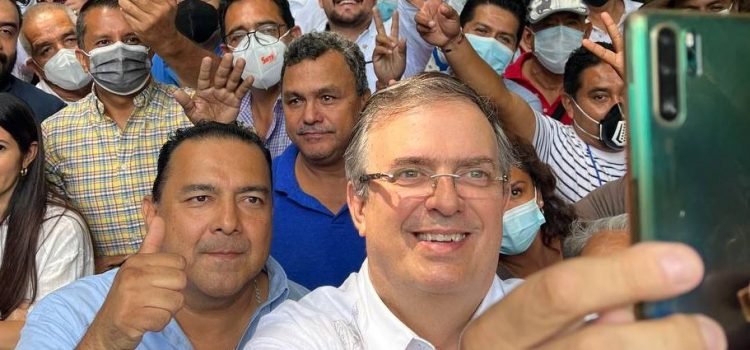 Marcelo Ebrard se reúne con descendientes de Emiliano Zapata Marcelo Ebrard se reúne con descendientes de Emiliano Zapata