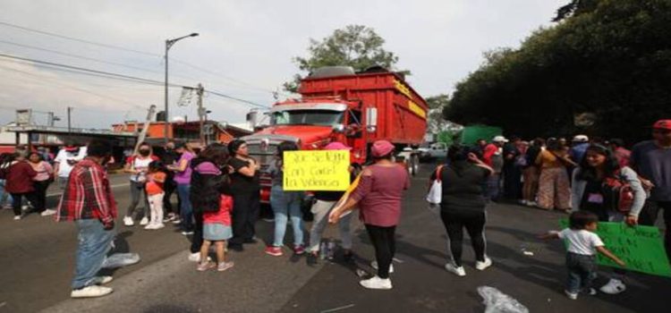 Familiares de bebé golpeado en guardería bloquearon la México-Cuernavaca