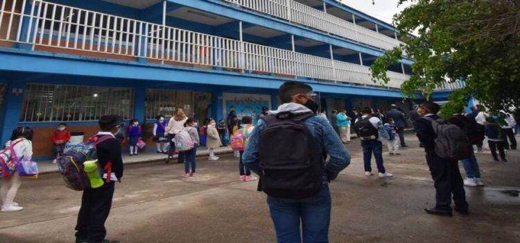 Escuelas se registran al programa ‘La Escuela es Nuestra’