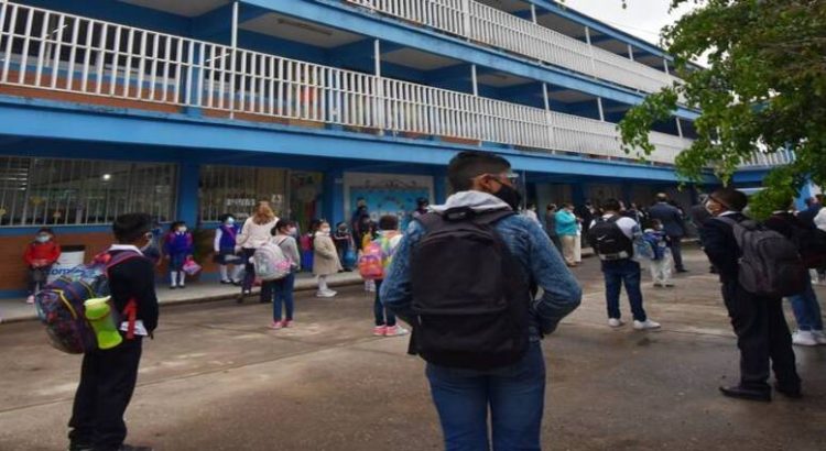 Escuelas se registran al programa ‘La Escuela es Nuestra’