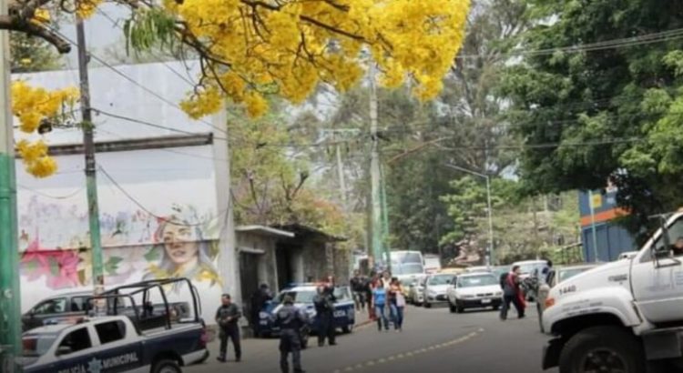 Hieren a balazos a un taxista en avenida Plan de Ayala, de Cuernavaca