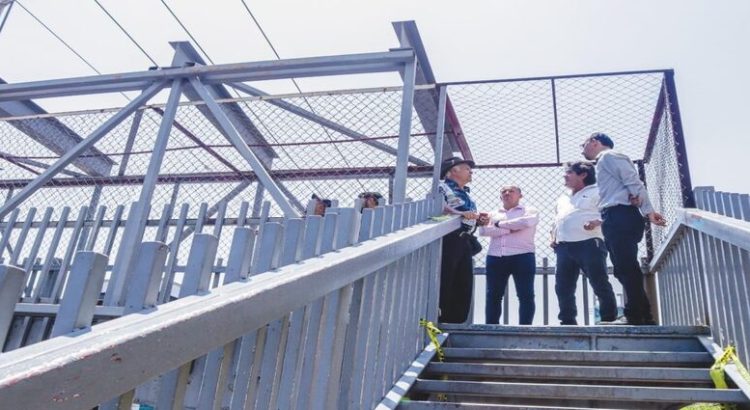Cuernavaca analiza reparación a puente peatonal de Chipitlán
