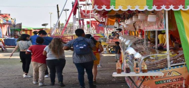 Miles de personas asisten a la Feria de la Flor 2023