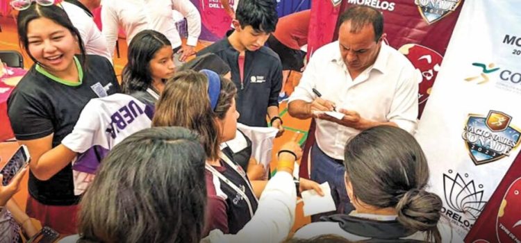 Cuauhtémoc Blanco convivió con deportistas que compiten en los Nacionales Conade 2023