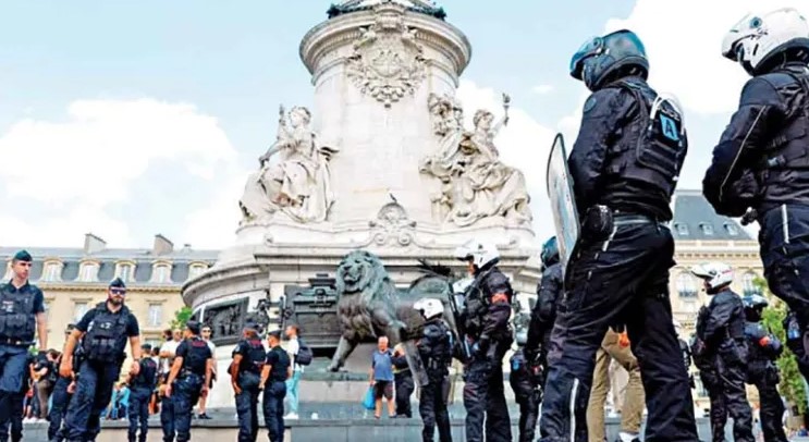 Desafían prohibición a protestar en París