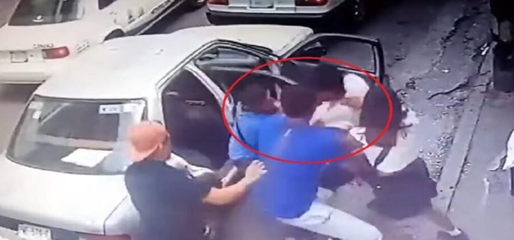 Graban presunto “levantón” a un sujeto en Cuernavaca Graban presunto “levantón” a un sujeto en Cuernavaca