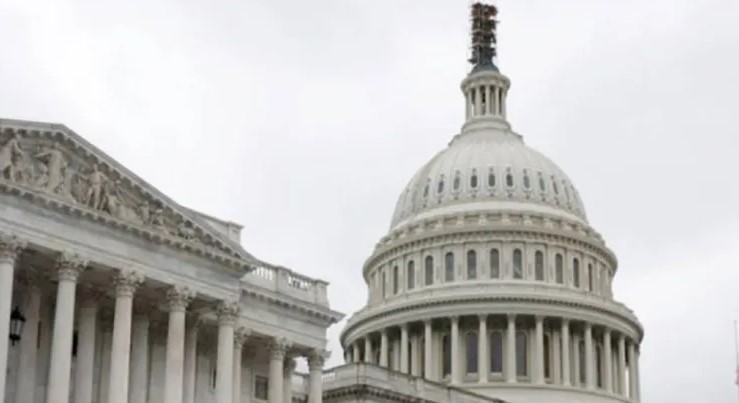 Aprueba Cámara baja de EU aplazar el “shutdown” presupuestario