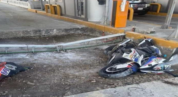 Motociclistas se accidentan al intentar cruzar sin pagar la caseta México-cuernavaca
