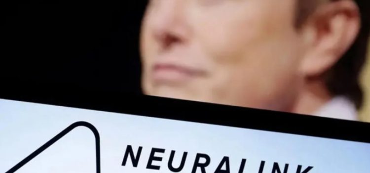 Anuncia Elon Musk exitoso implante de un chip cerebral en humanos