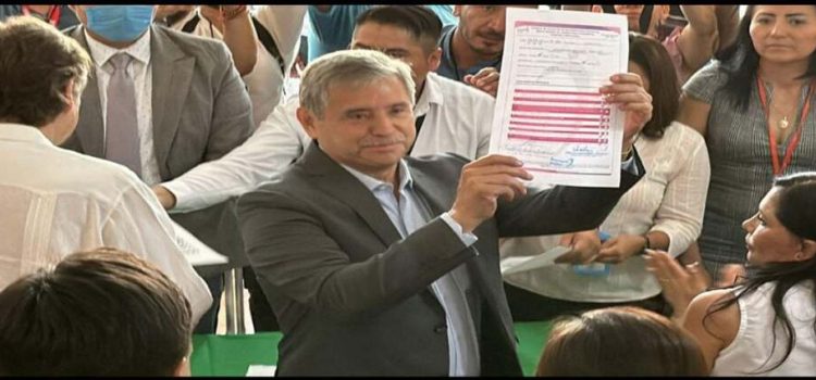 Alcalde José Luis Urióstegui se registra para reelegirse en Cuernavaca