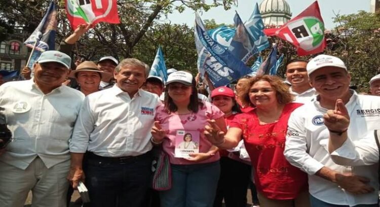 José Luis Urióstegui visitó el Centro de Cuernavaca junto a hija de Xóchitl Gálvez