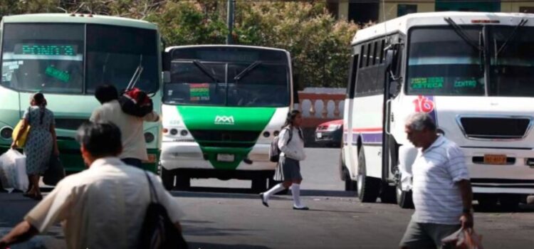 Pobladores marchan contra propuesta de incremento al transporte en Morelos