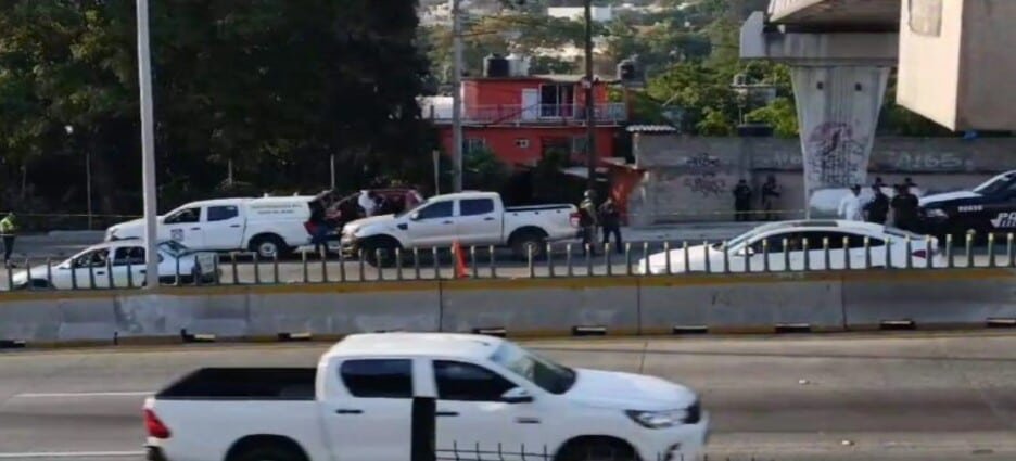 Encuentran cuerpo sin vida en cajuela de un vehículo abandonado en Paso Exprés