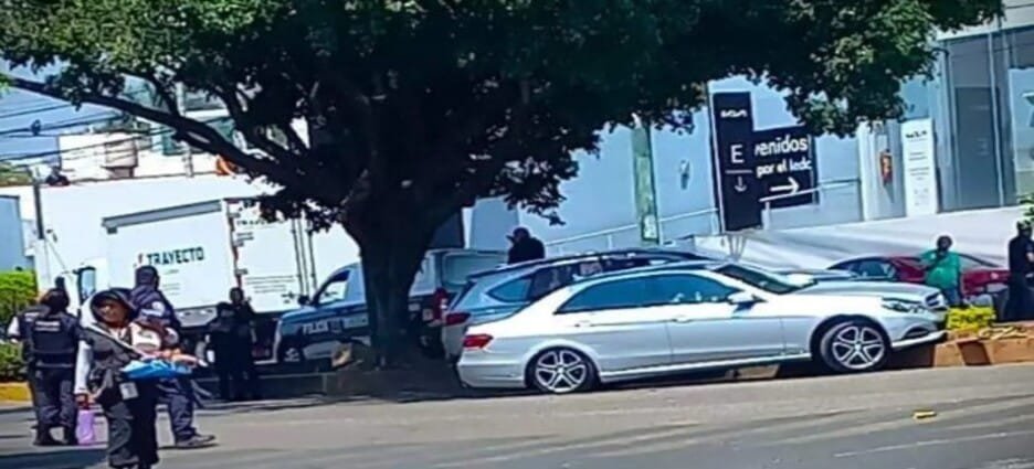 Ataque armado en Plaza Cuernavaca deja saldo mortal