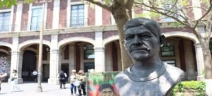 Familia de Samir Flores coloca busto en el centro de Cuernavaca
