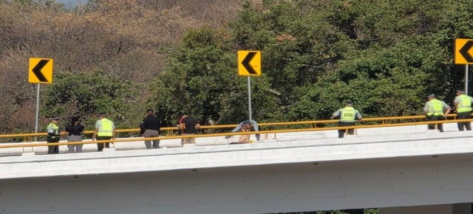 Accidente automovilístico sobre puente de la México-Cuernavaca deja saldo de 4 personas fallecidas