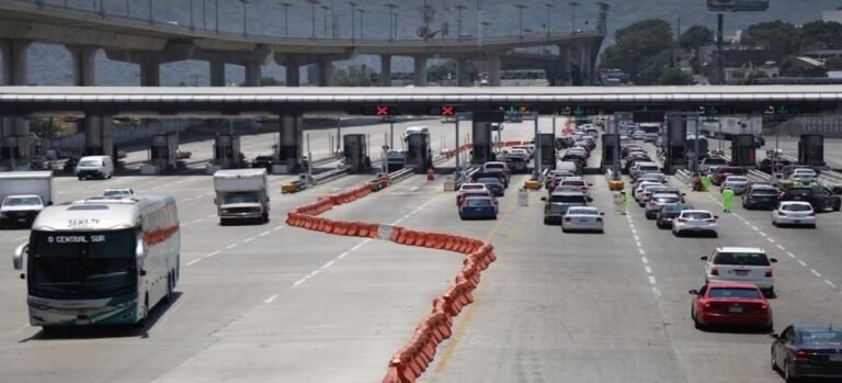 Huelguistas de CNTE toman casetas de México a Puebla, Querétaro y Cuernavaca