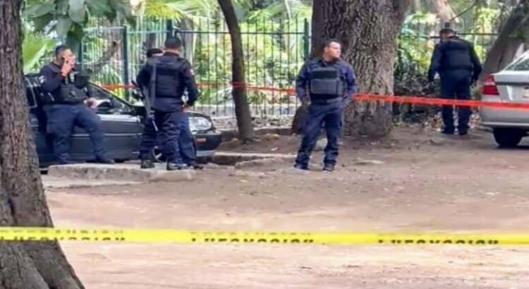 Victiman a un hombre al lado de un kínder en Cuernavaca