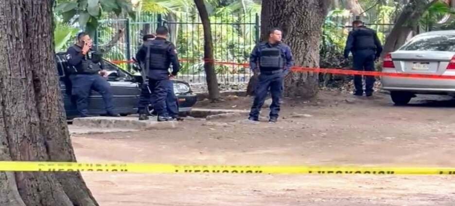 Victiman a un hombre al lado de un kínder en Cuernavaca