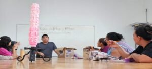 Preservan raíces con taller de cerería artesanal en Cuernavaca