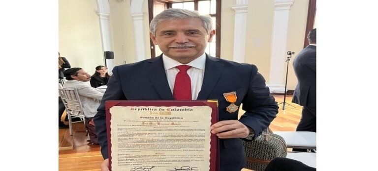 Gobierno de Colombia reconoce a José Luis Uriostegui