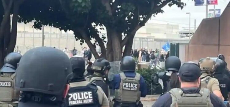 Pide Claudia Sheinbaum no criminalizar a migrantes tras redadas en Los Ángeles