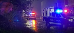 Encuentran cuerpo envuelto y con mensaje en Cuernavaca