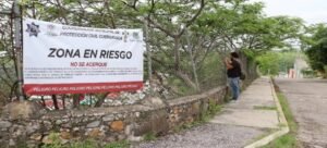 Vecinos de la colonia Los Pilares permanecen en zona de riesgo pese a advertencias de Protección Civil