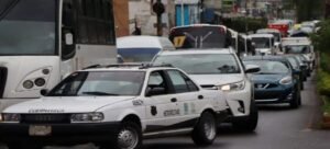 Taxistas de Morelos rechazan gafetes, cursos y exámenes toxicológicos