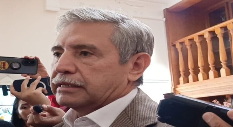 José Luis Urióstegui avala propuesta para que motociclistas porten chaleco y casco con número de placa en Cuernavaca