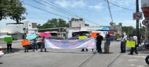 Habitantes exigen a Estrella Roja pagar daños por choque en Cuernavaca