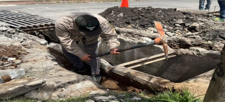 Gobierno municipal avanza con reparación y mantenimiento de rejillas pluviales