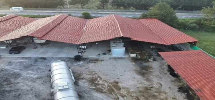 Clausuran centro clandestino con miles de litros de gasolina en la México-Cuernavaca Clausuran centro clandestino con miles de litros de gasolina en la México-Cuernavaca