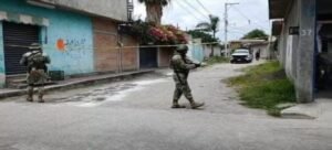 Victiman a 2 a balazos a bordo de un taxi en Cuernavaca