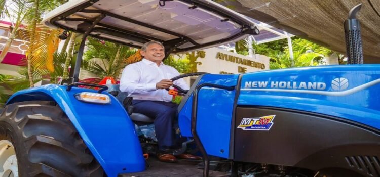 Alcalde Urióstegui entrega Tractores Agrícolas para impulsar la modernización del Campo en Cuernavaca