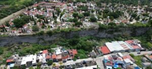 Construyen canaleta para mitigar riesgos en panteón jardines de la pal en Cuernavaca