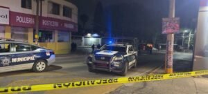 Balean sede de la policía en Cuernavaca