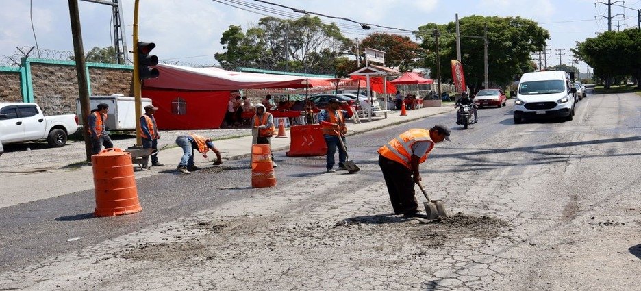 Secretaría de Infraestructura realiza trabajos de bacheo en carretera Cuernavaca-Cuautla