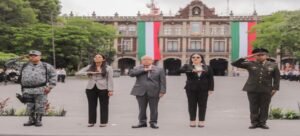 Juan Salgado pide a familias preservar valores cívicos y exaltar a la patria en Morelos