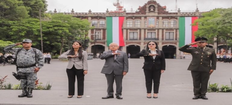 Juan Salgado pide a familias preservar valores cívicos y exaltar a la patria en Morelos