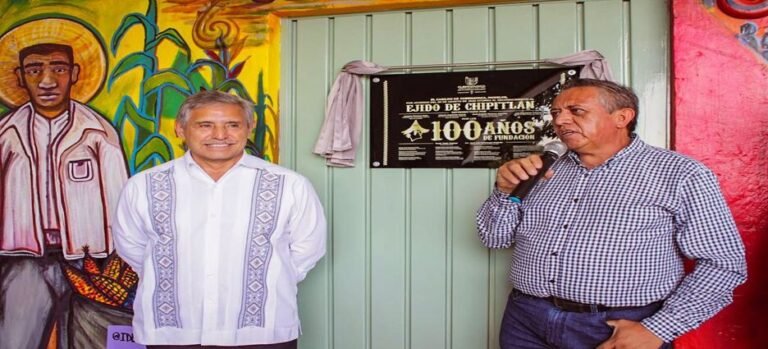 Develan placa en conmemoración por 100 años del Ejido de Chipitlán