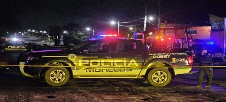 Roban 2 vehículos con lujo de violencia en Cuernavaca