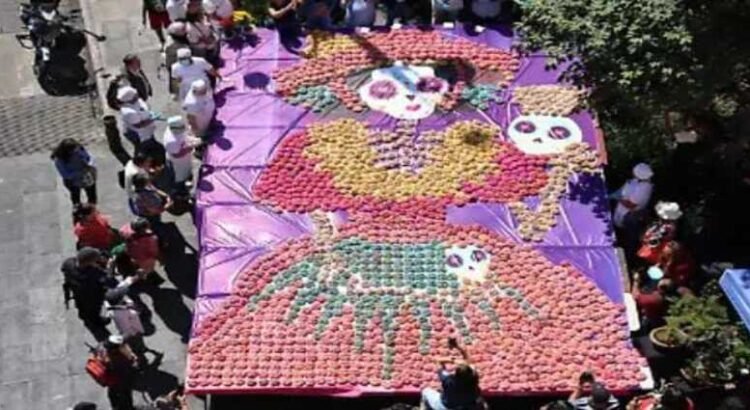 Panaderos arman monumental catrina en Cuernavaca Panaderos arman monumental catrina en Cuernavaca