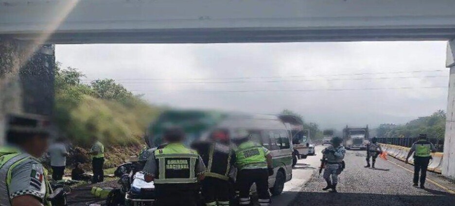 Choque de combi deja 6 heridos y una persona sin vida en Jojutla