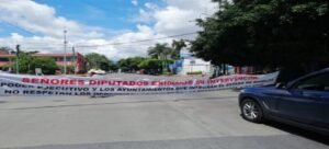 Jubilados del SAPAC exigen pago de pensiones en Cuernavaca