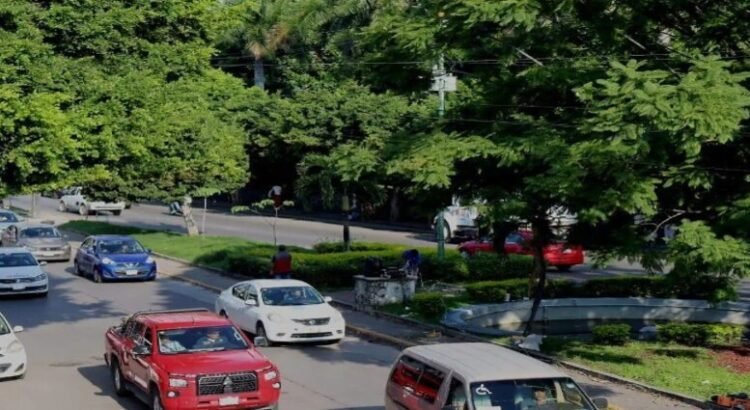 Detienen obra de paso peatonal frente al IMSS por análisis de movilidad