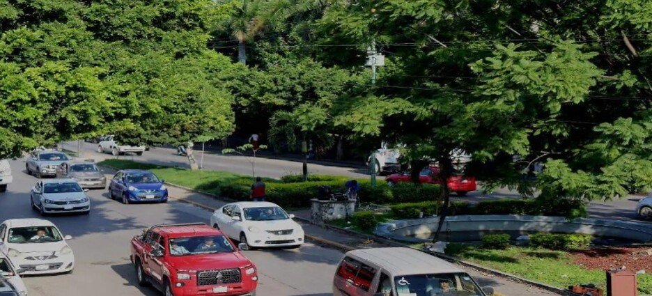 Detienen obra de paso peatonal frente al IMSS por análisis de movilidad