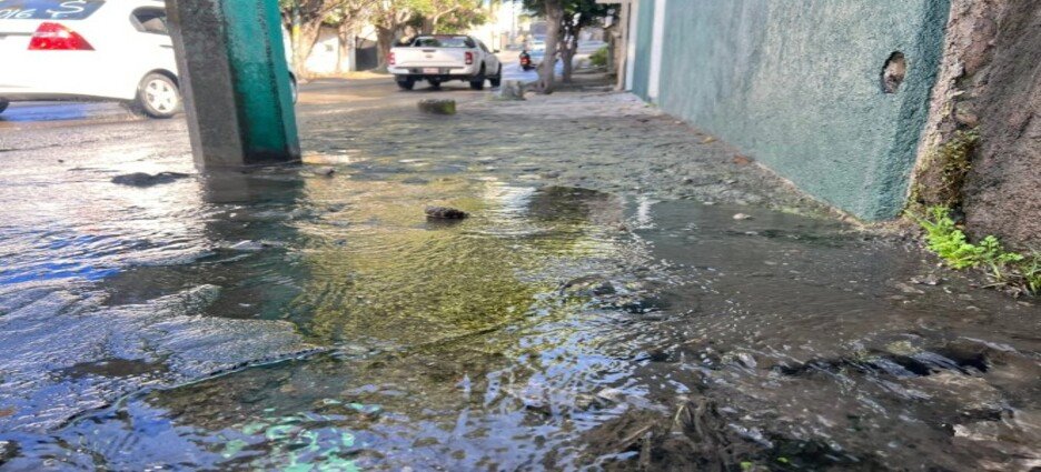 Fuga en registro del Sapac lleva 3 semanas sin reparación