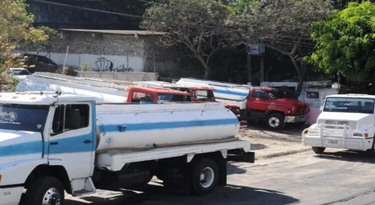 Captan a pipas de Cuernavaca llevando agua a Cdmx y Edomex Captan a pipas de Cuernavaca llevando agua a Cdmx y Edomex